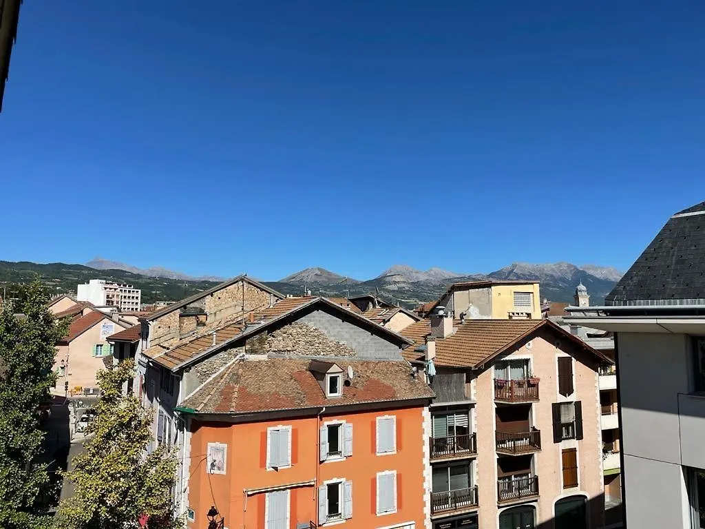 T1 4Eme Etage, Balcon, Centre Ville Avec Vue contacts