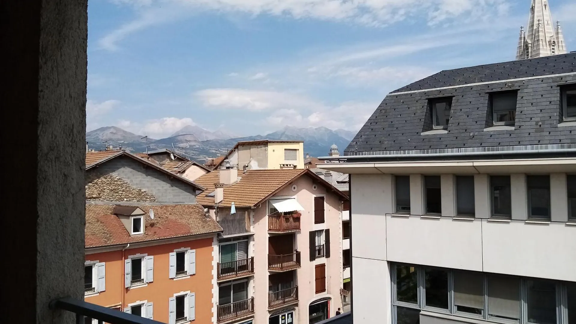 T1 4Eme Etage, Balcon, Centre Ville Avec Vue Gap France